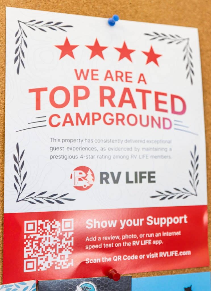 Sign showing Fort Victoria RV Campground as a top-rated RV park with five stars